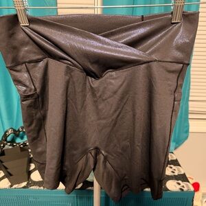 Halara EUC xl Blue Black Shiny High-Waisted cross over front bike shorts